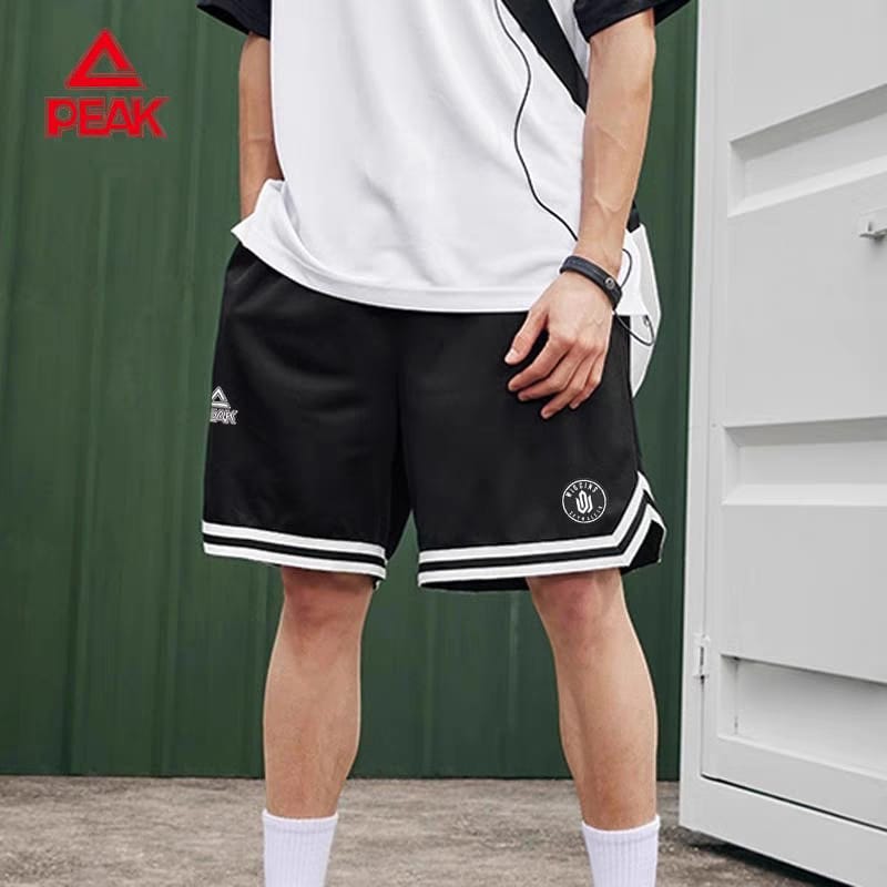 ملابس رياضية